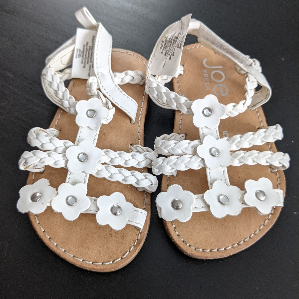 White flower braided strap velcro sandals